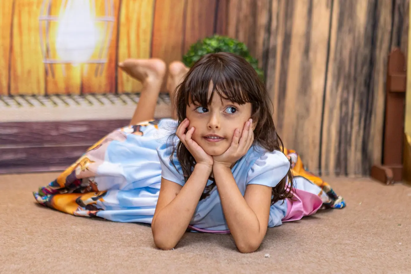 Fotografia espontânea de festa infantil pronta para compartilhar